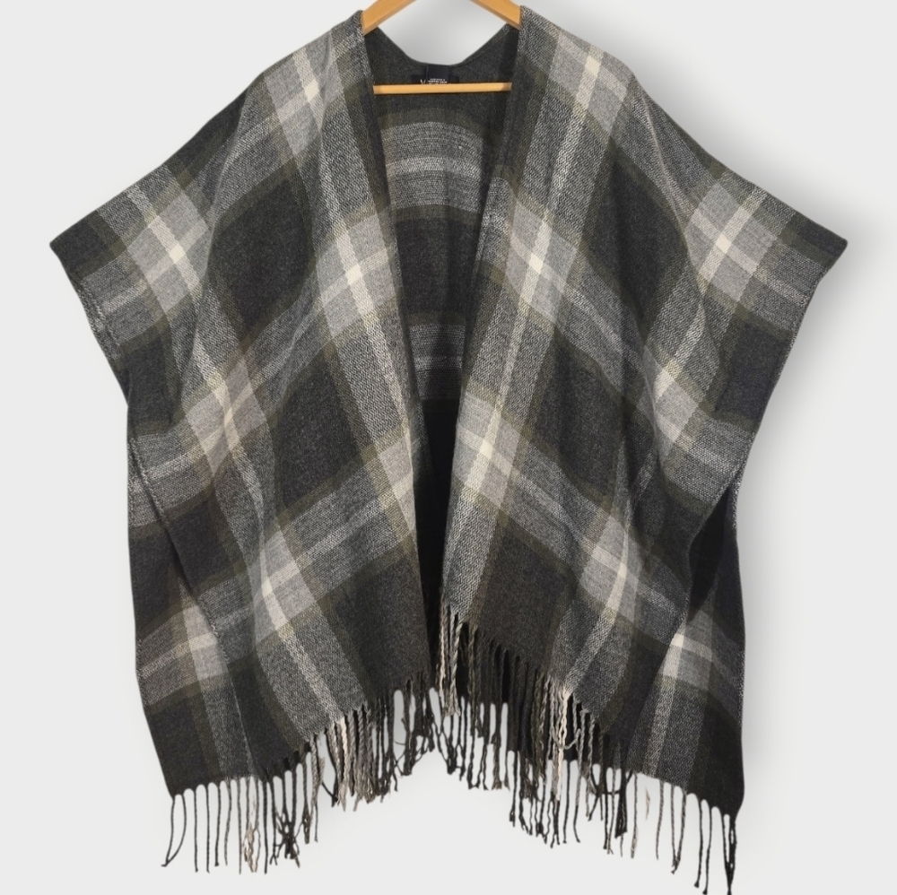 Marcus Adler Plaid Poncho Cozy Shawl Cape Gray Black Fringe Sz. O/S